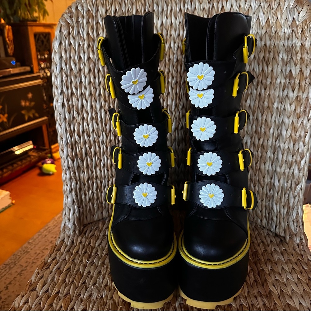 YRU Dune Black Daisy Platform Boots 8